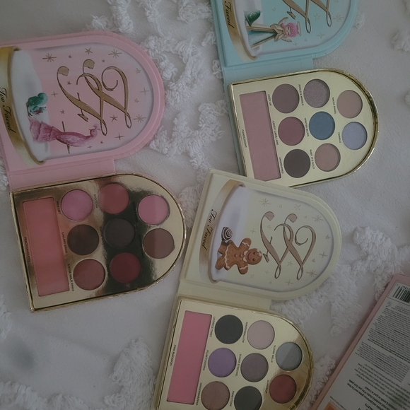 Too Faced Let It Snow Globes Makeup Collection - Picture 5 of 5